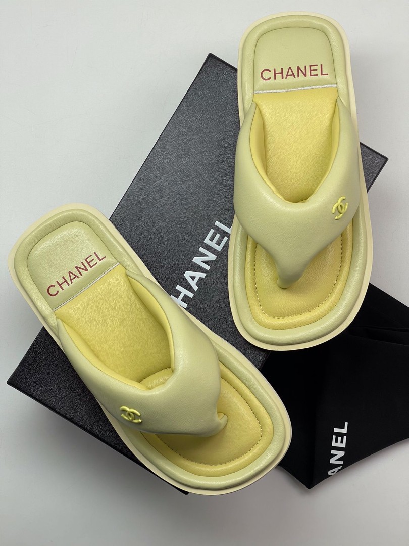 Женские желтые шлепки Chanel