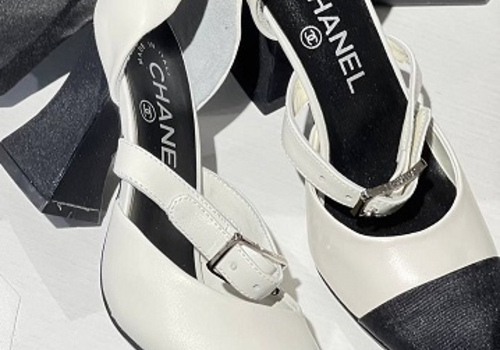 Белые кожаные босоножки Chanel