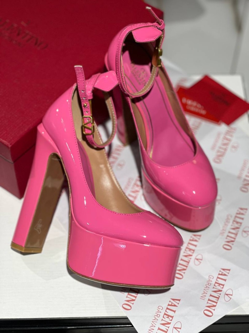 Женские туфли Valentino Garavani розовые лаковые