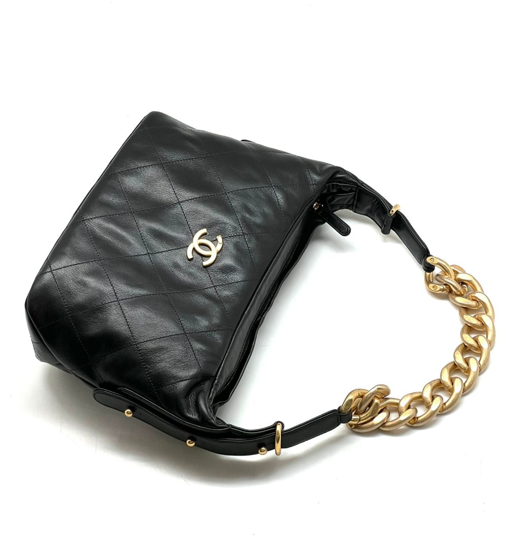 Кожаная сумка Chanel Hobo черная
