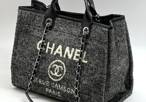 Женская черная сумка Chanel