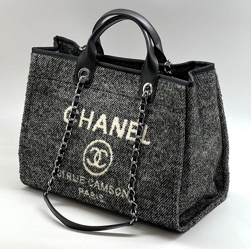 Женская черная сумка Chanel