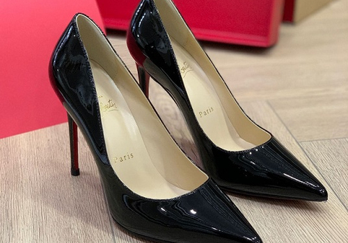 Женские лакированные черные туфли Christian Louboutin Pigalle