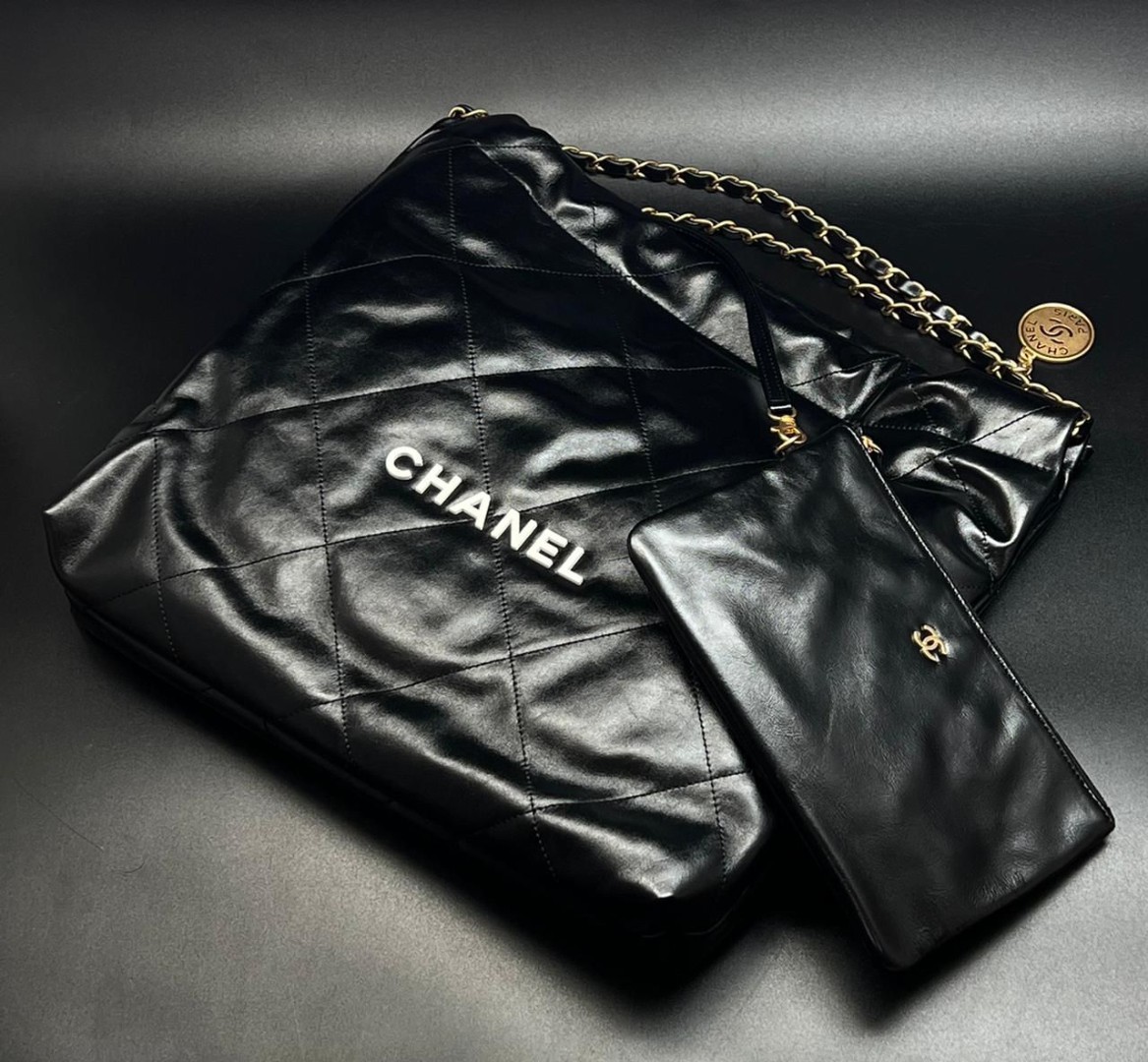 Кожаная черная сумка Chanel Hobo