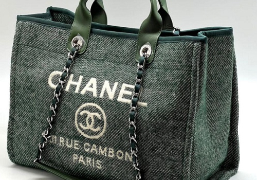 Женская зеленая сумка Chanel