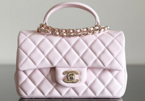 Розовая кожаная сумка Chanel Handle