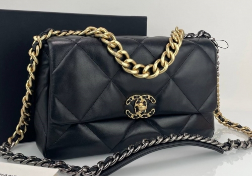 Кожаная сумка Chanel 19 черная 30 cm