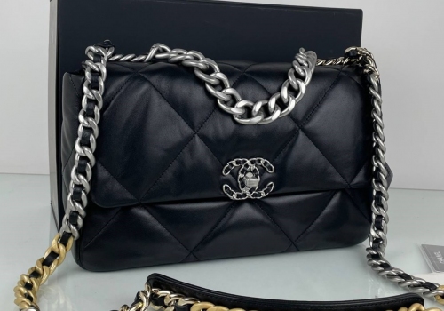 Кожаная сумка Chanel 19 черная 30 cm