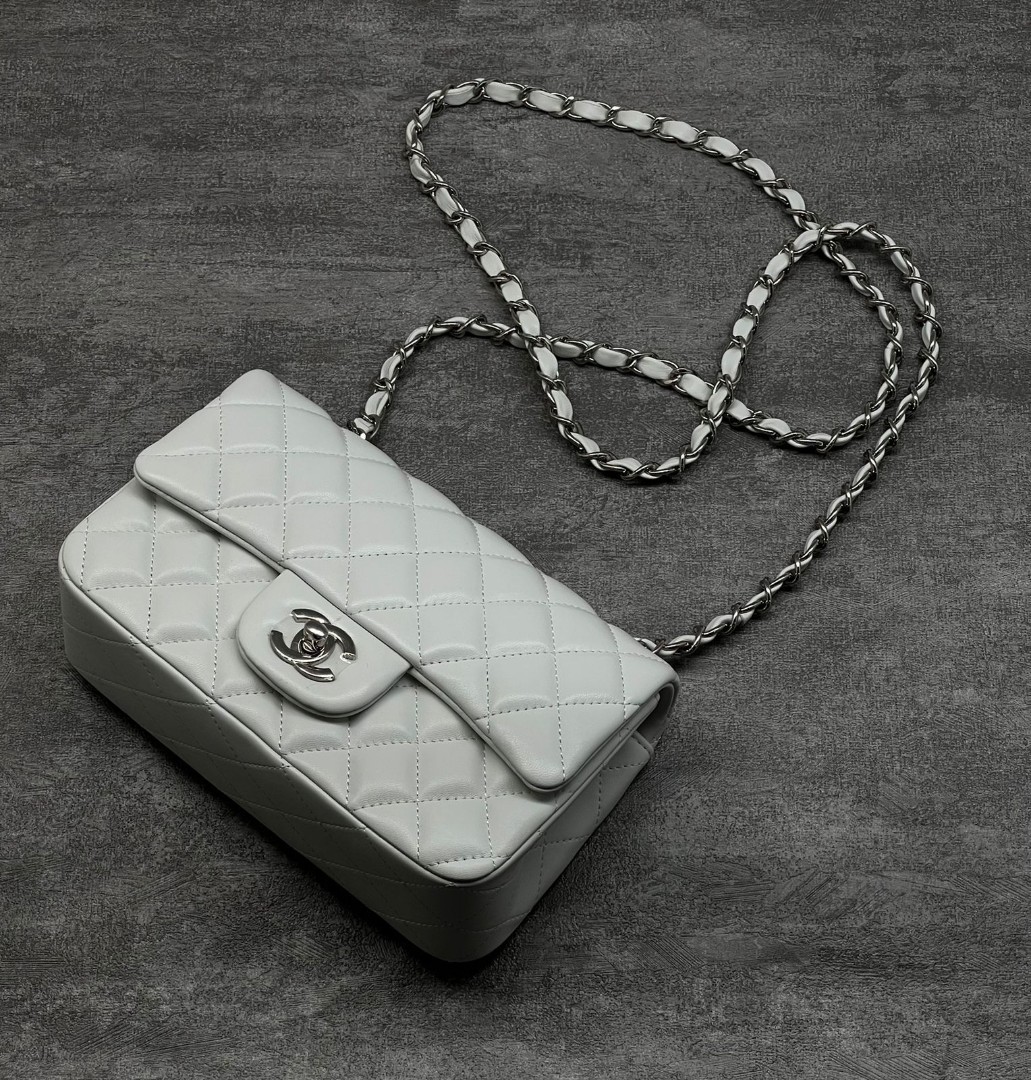 Кожаная сумка Chanel 2.55 Mini белая