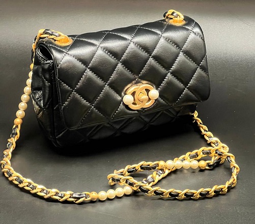 Кожаная черная сумка Chanel