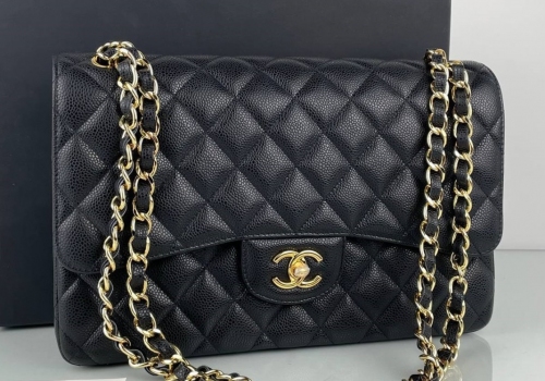 Женская черная кожаная сумка Chanel 11.12 Jumbo Classic Flap Bag