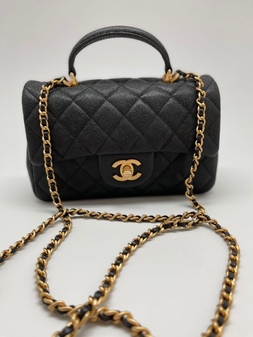 Черная кожаная сумка Chanel Handle