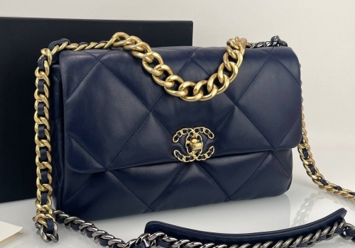 Кожаная сумка Chanel 19 синяя 30 cm