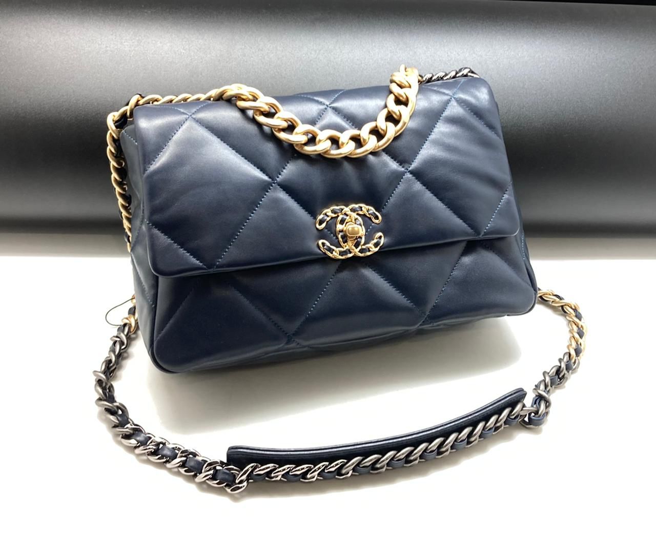 Кожаная сумка Chanel 19 синяя 30 cm