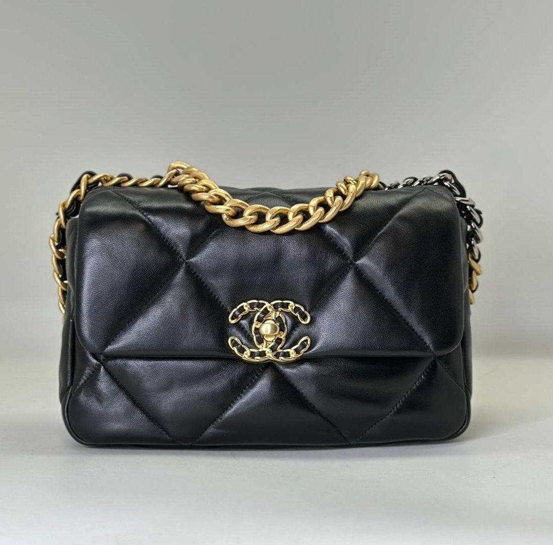 Кожаная сумка Chanel 19 черная 26 cm