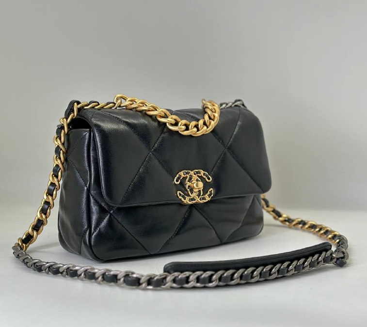 Кожаная сумка Chanel 19 черная 26 cm