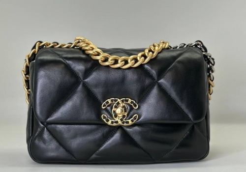 Кожаная сумка Chanel 19 черная 26 cm