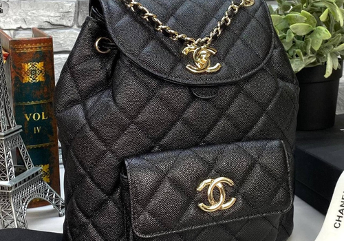 Черный кожаный рюкзак Chanel