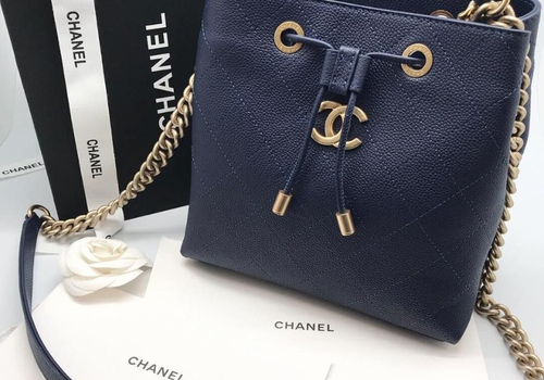 Кожаная синяя сумка Chanel