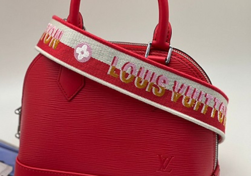 Красная сумка Louis Vuitton Alma