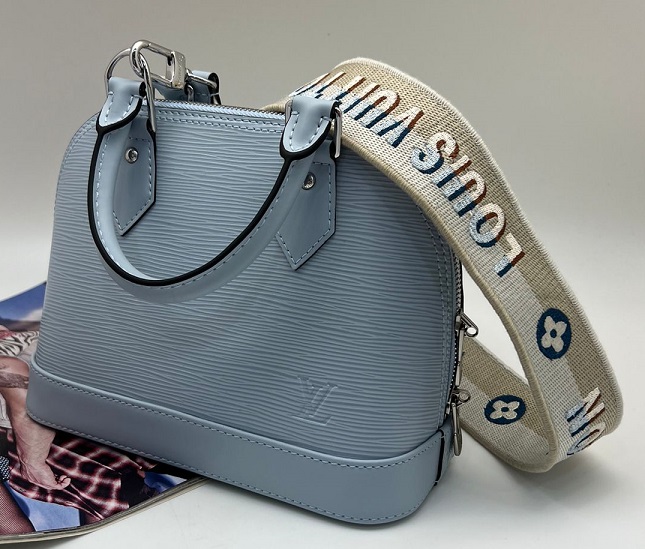 Голубая сумка Louis Vuitton Alma