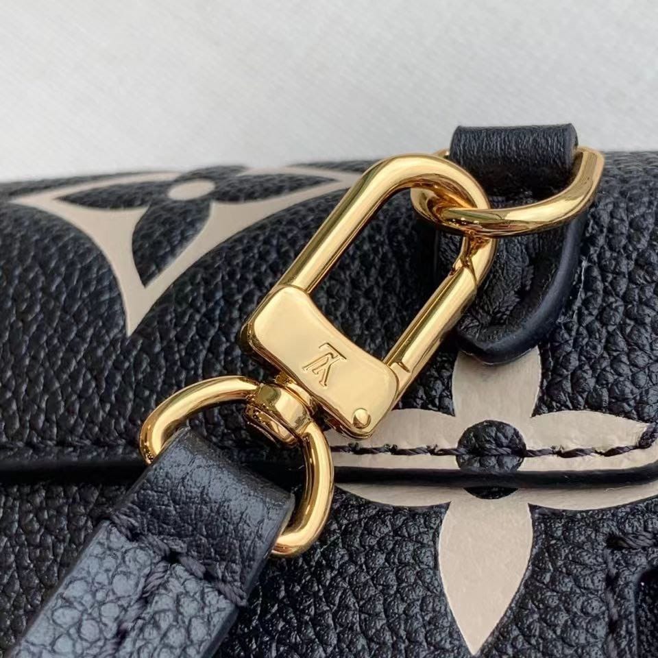 Черный кожаный рюкзак Louis Vuitton The Tiny Mini