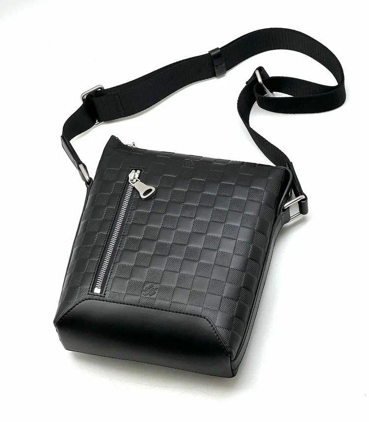 Мужская кожаная черная сумка Louis Vuitton