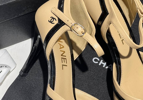 Бежевые кожаные туфли Chanel