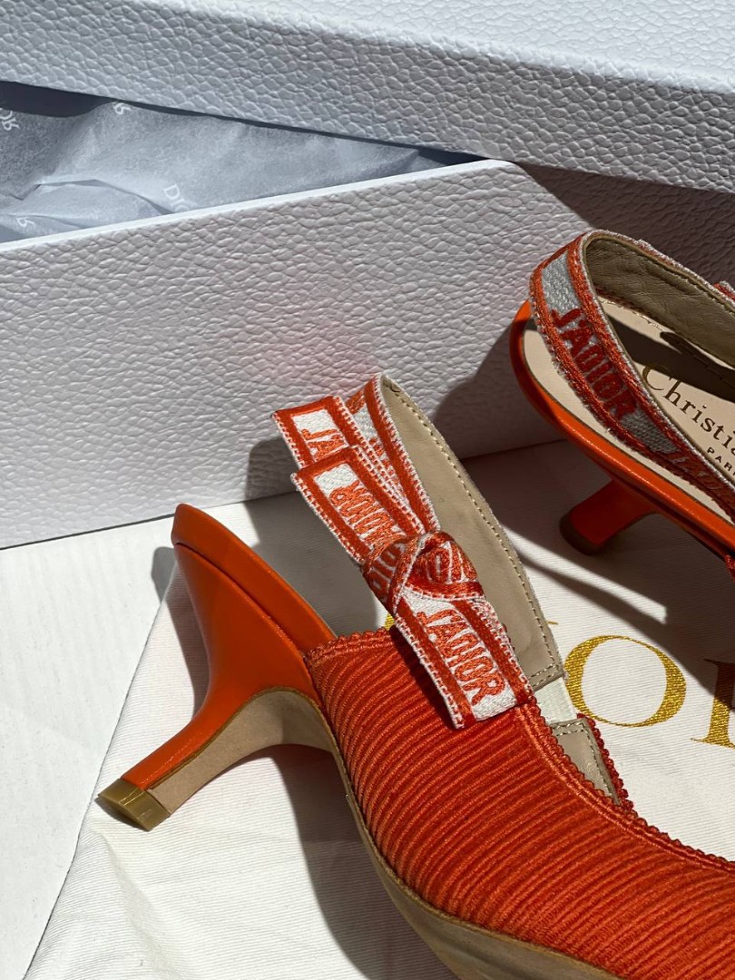 Оранжевые босоножки Christian Dior