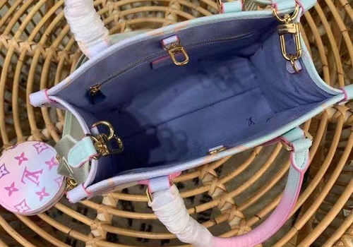 Женская сумка Louis Vuitton Onthego Escale PM