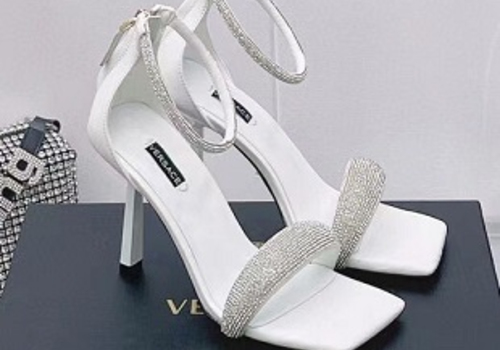 Белые кожаные босоножки Versace