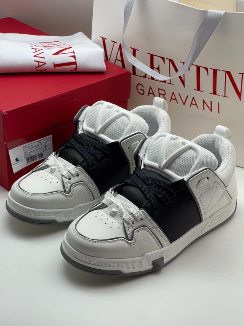 Кроссовки Valentino Garavani белые с черным