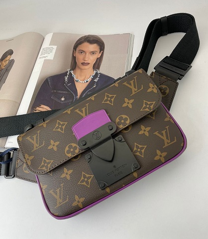 Женская сумка на пояс Louis Vuitton