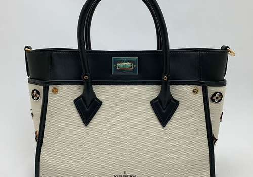 Кожаная сумка Louis Vuitton On My Side белая с черным