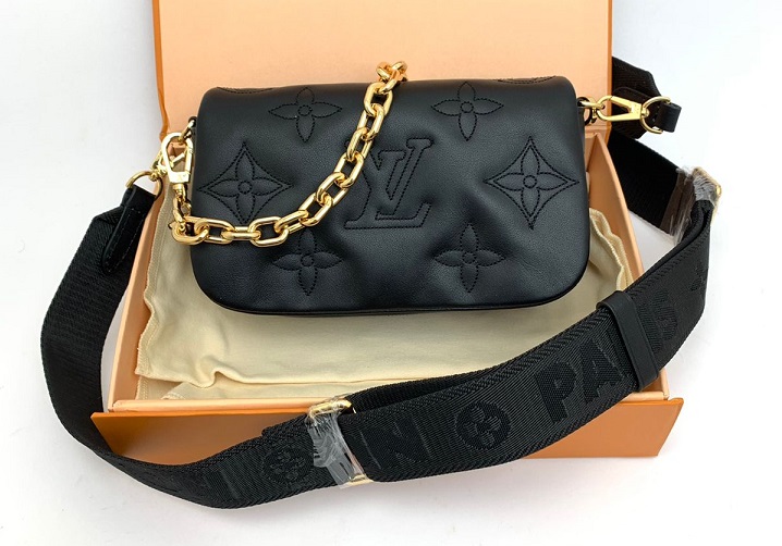Женская черная сумка Louis Vuitton