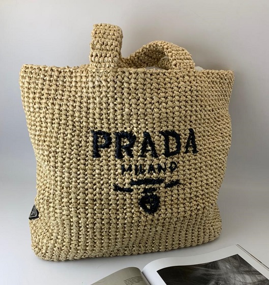 Женская пляжная сумка Prada
