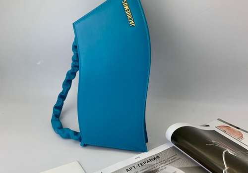 Женская кожаная сумка Jacquemus голубая