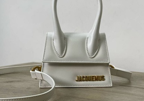 Кожаная сумка Jacquemus Le Chiquito Mini белая