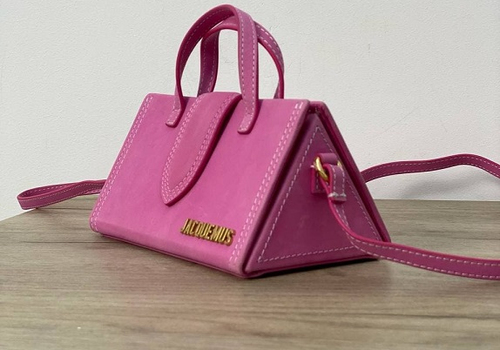 Женская замшевая сумка Jacquemus розовая