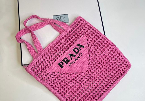 Розовая пляжная сумка Prada Raffia розовая