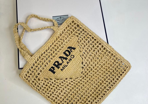 Бежевая пляжная сумка Prada Raffia