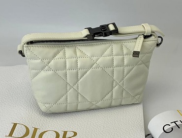 Женская сумка Christian Dior Travel Nomad Mini белая