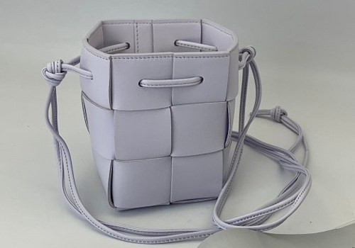 Кожаная сумка Bottega Veneta Cassette Bucket Mini