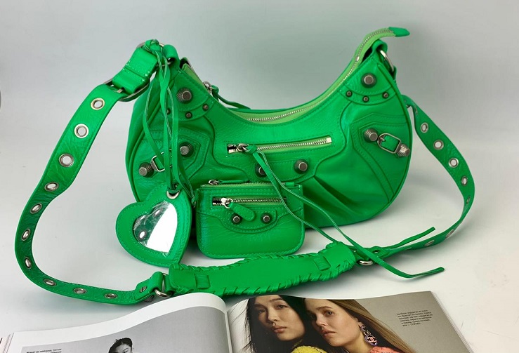 Женская кожаная сумка Balenciaga Le Cagole зеленая