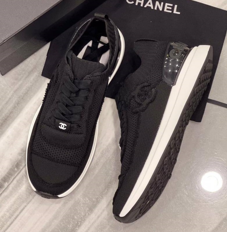 Женские кроссовки Chanel черные