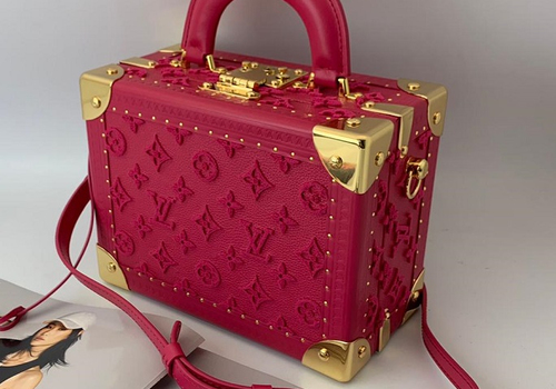 Красная сумка Louis Vuitton