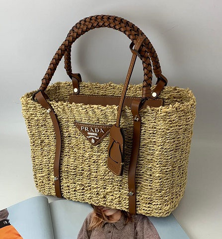 Женская пляжная сумка Prada бежевая