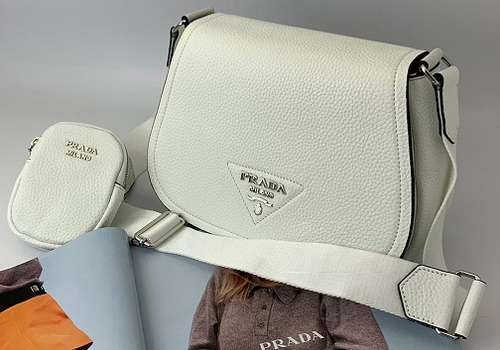 Кожаная белая сумка Prada