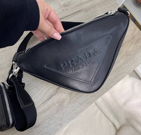 Кожаная сумка Prada Triangle черная