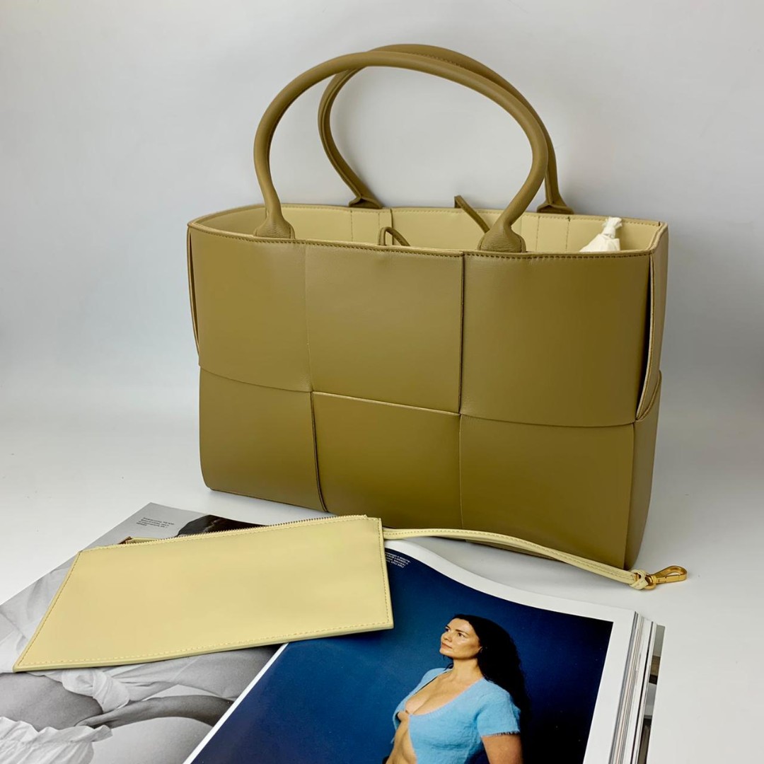 Женская кожаная сумка Bottega Veneta Arco Tote